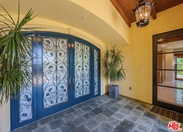 $21,500 | 3110 Benedict Canyon Drive, Beverly Hills, CA 90210
