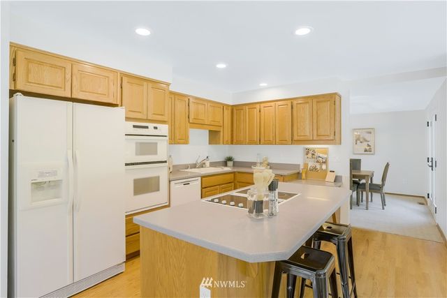 $826,999 | 23924 Southeast 253rd Place, Maple Valley, WA 98038