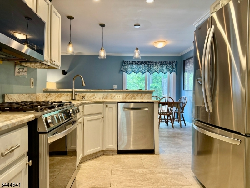 20 Winding Brook Lane Oak Ridge, NJ 07438 - Photo 5 of 23