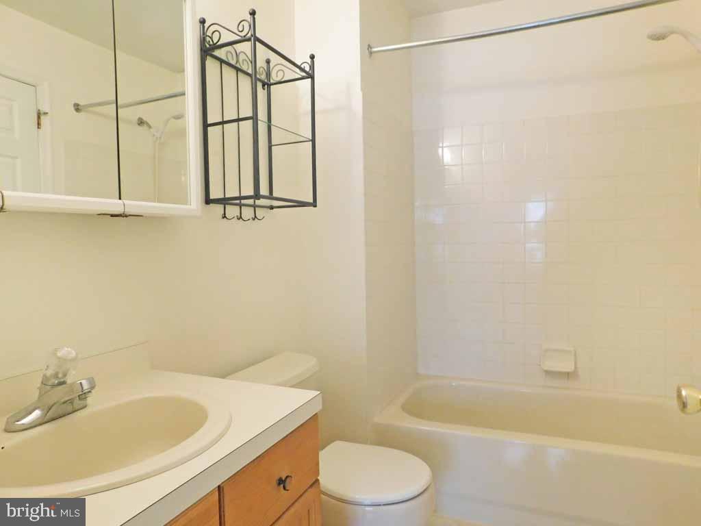 5469 Rinker Circle, Unit 299 Doylestown, PA 18902 - Photo 11 of 21 Full Bathroom