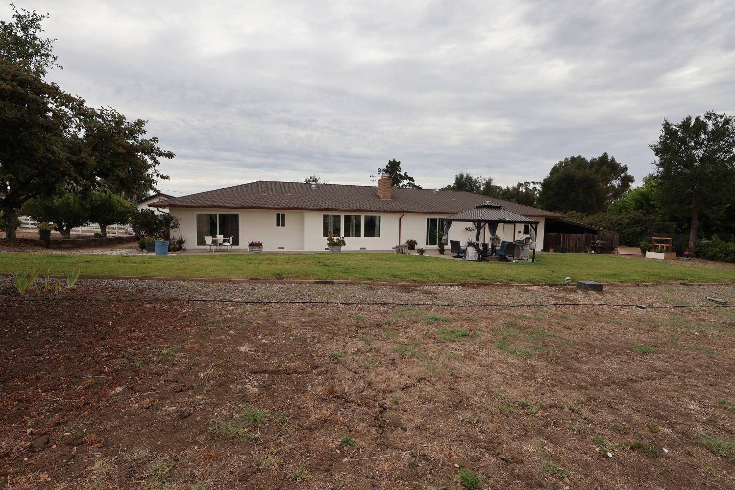 307 Mansfield Road Hollister, CA 95023 - Photo 16 of 47