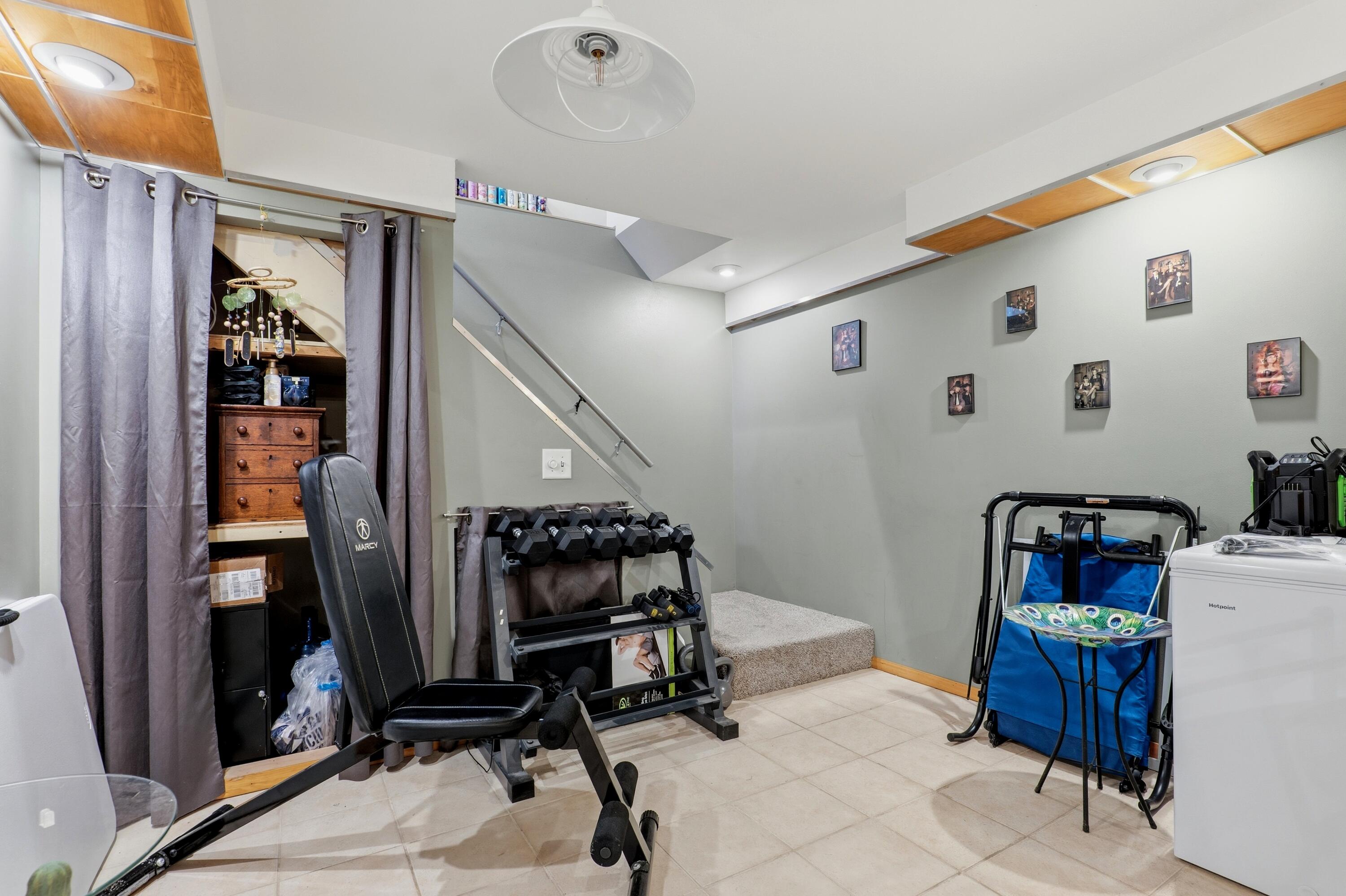 1221 Summit Street Manitowoc, WI 54220 - Photo 12 of 23 1221SummitSt_012