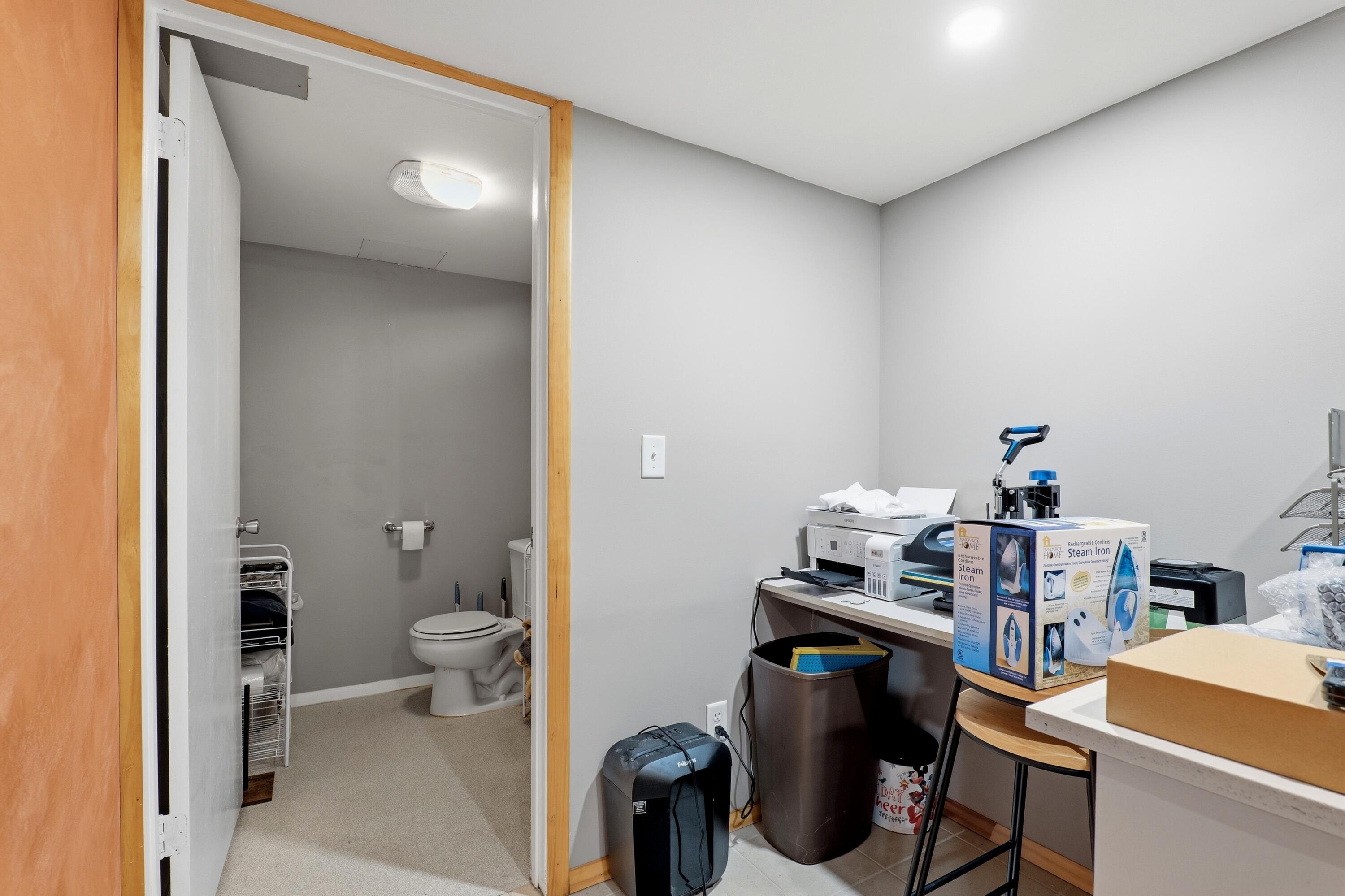 1221 Summit Street Manitowoc, WI 54220 - Photo 17 of 23 1221SummitSt_017