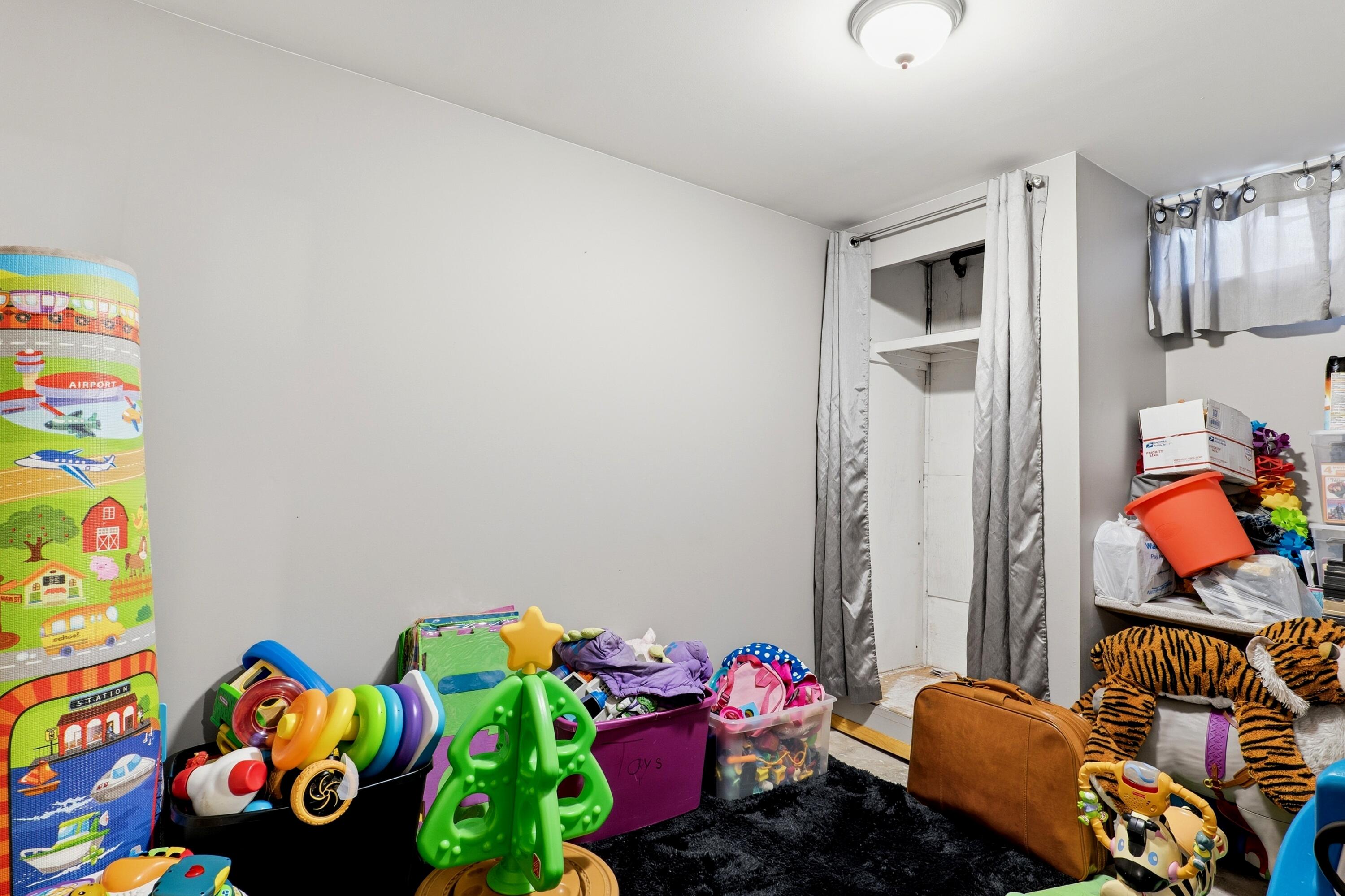 1221 Summit Street Manitowoc, WI 54220 - Photo 19 of 23 1221SummitSt_019