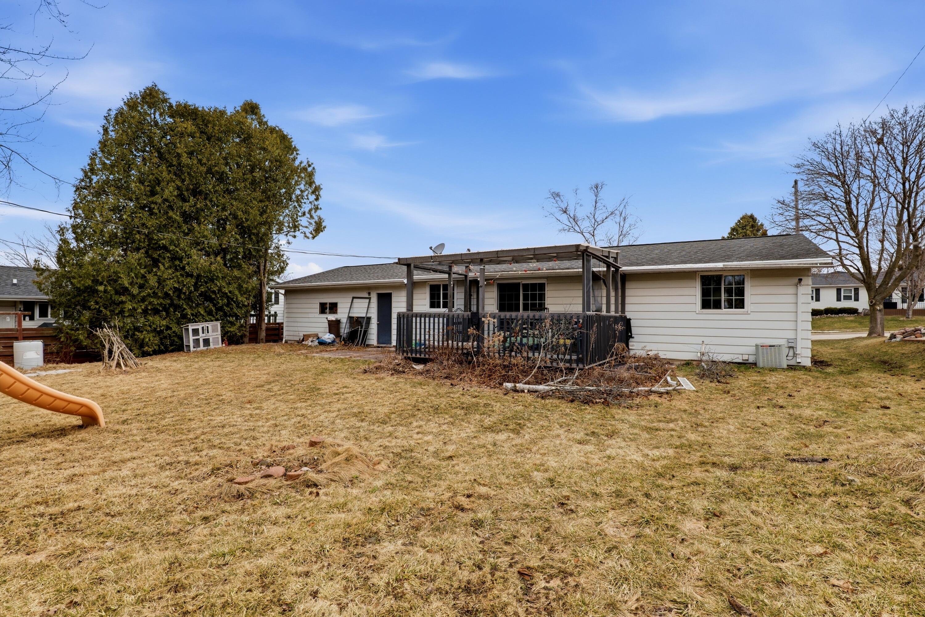 1221 Summit Street Manitowoc, WI 54220 - Photo 23 of 23 1221SummitSt_023