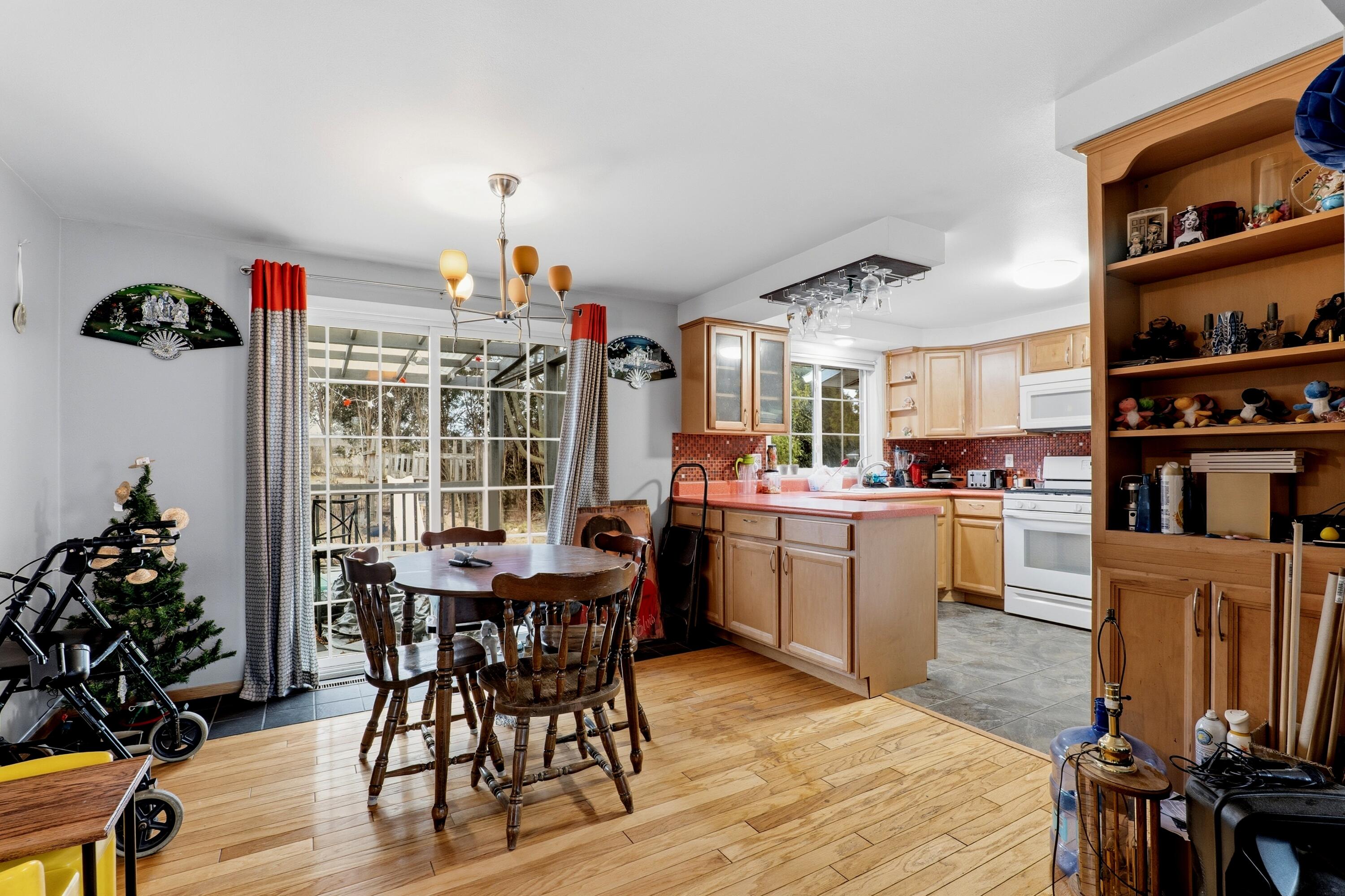 1221 Summit Street Manitowoc, WI 54220 - Photo 5 of 23 1221SummitSt_005