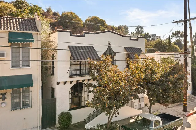 a view of a large building