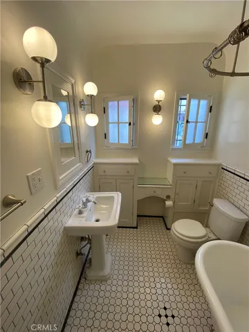 $2,895,000 | 2568 North Beachwood Drive, Los Angeles, CA 90068