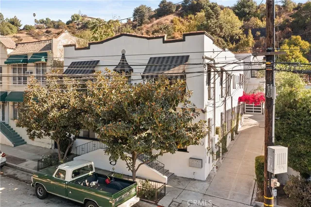 a view of multiple houses with city street