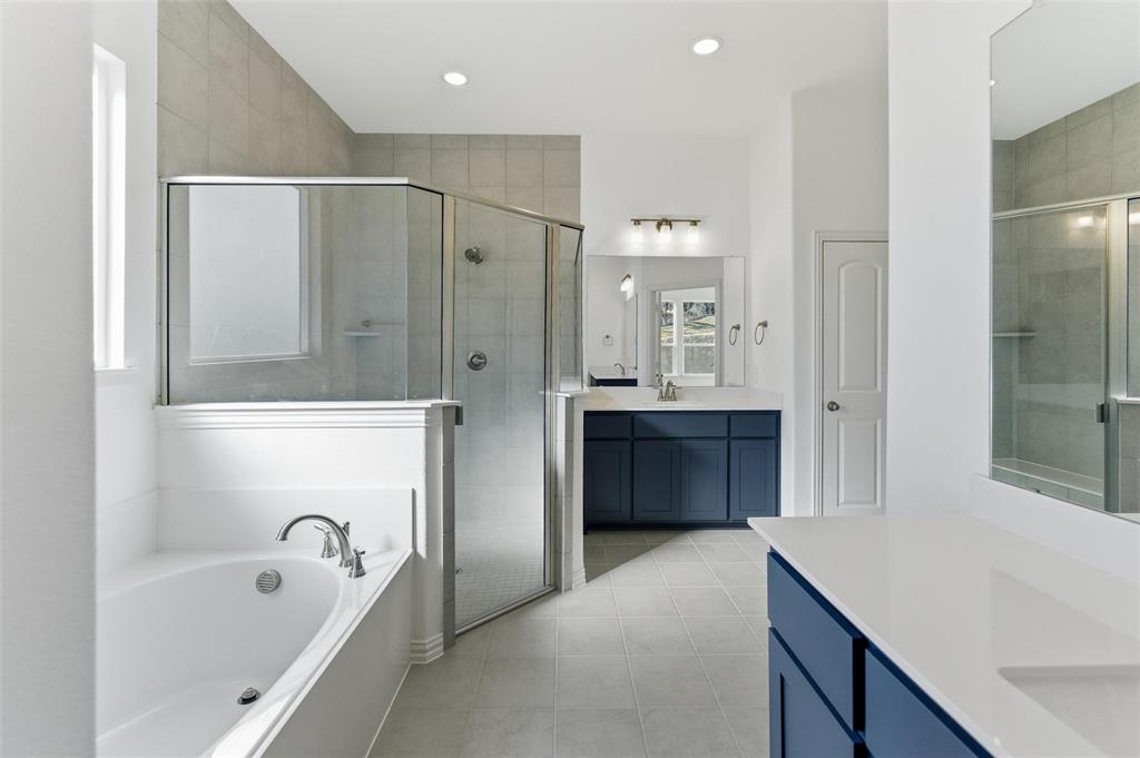 405 Hayden Faith Court Springtown, TX 76082 - Photo 24 of 30 a bathroom with a tub a sink and mirrors