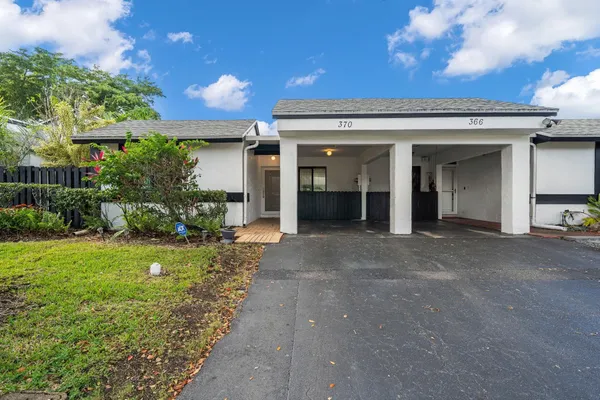 $400,000 | 370 Fairway Circle, Unit 13, Weston, FL 33326