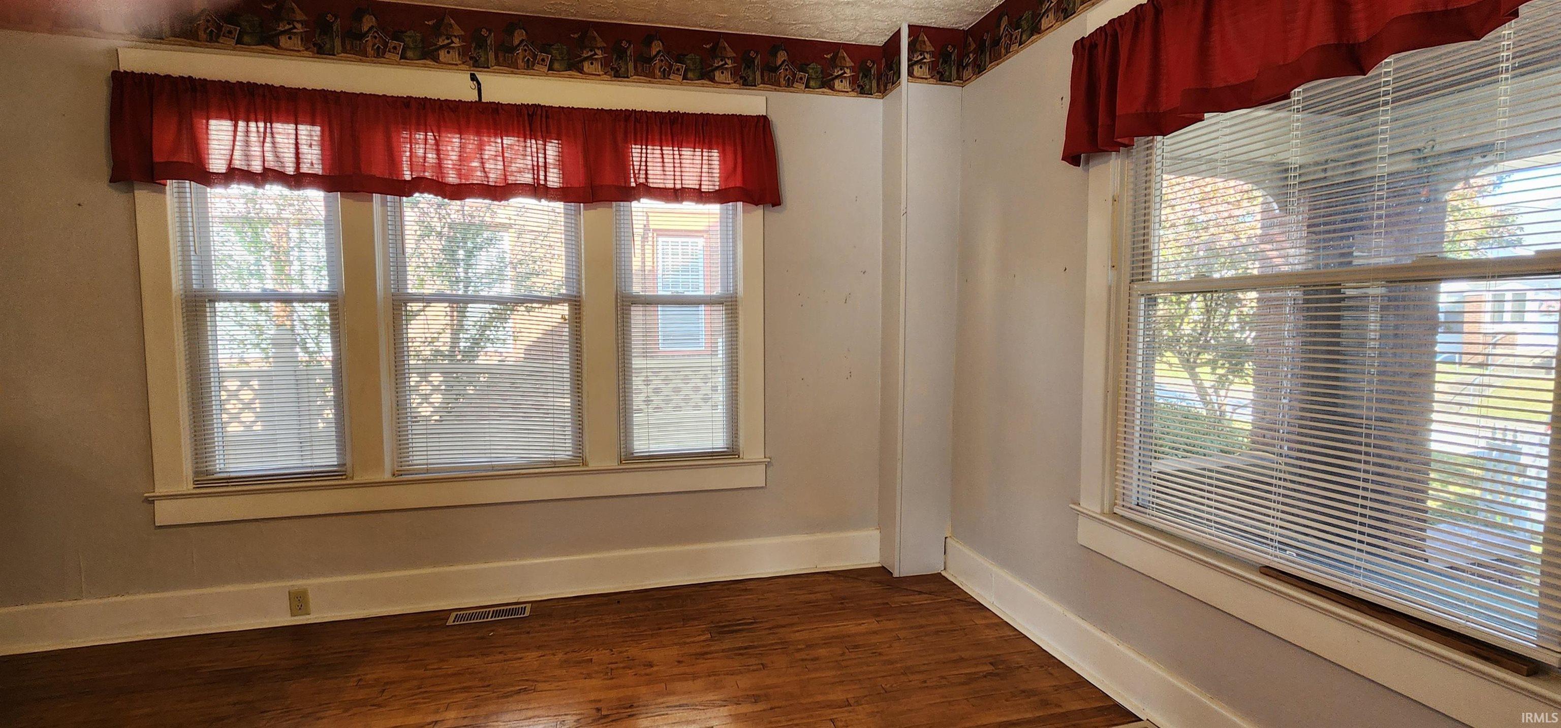 217 Northeast 9th Street Washington, IN 47501 - Photo 8 of 28