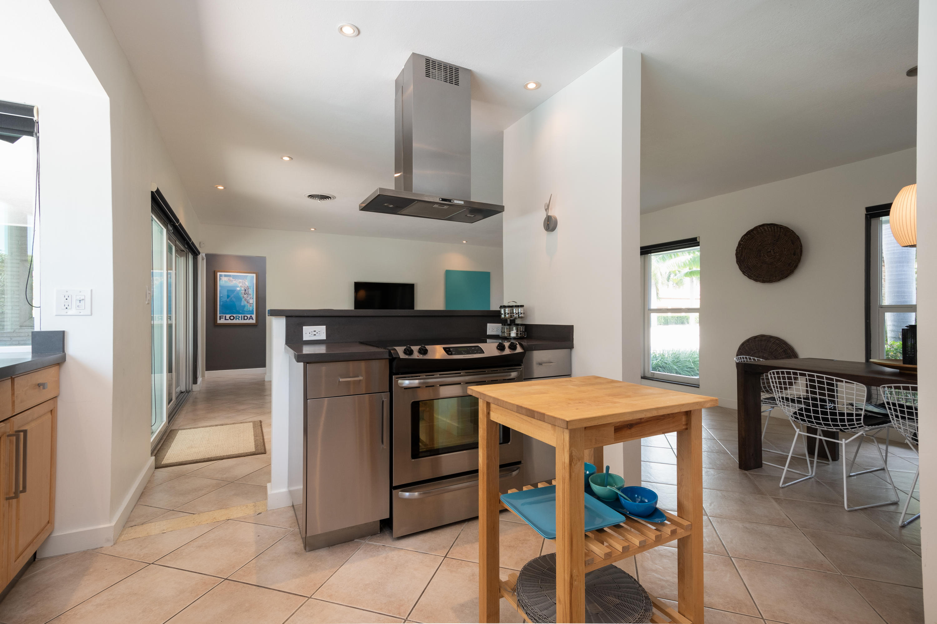 800 Northeast Bay Cove Street Boca Raton, FL 33487 - Photo 13 of 26 From Family Room to Kitchen