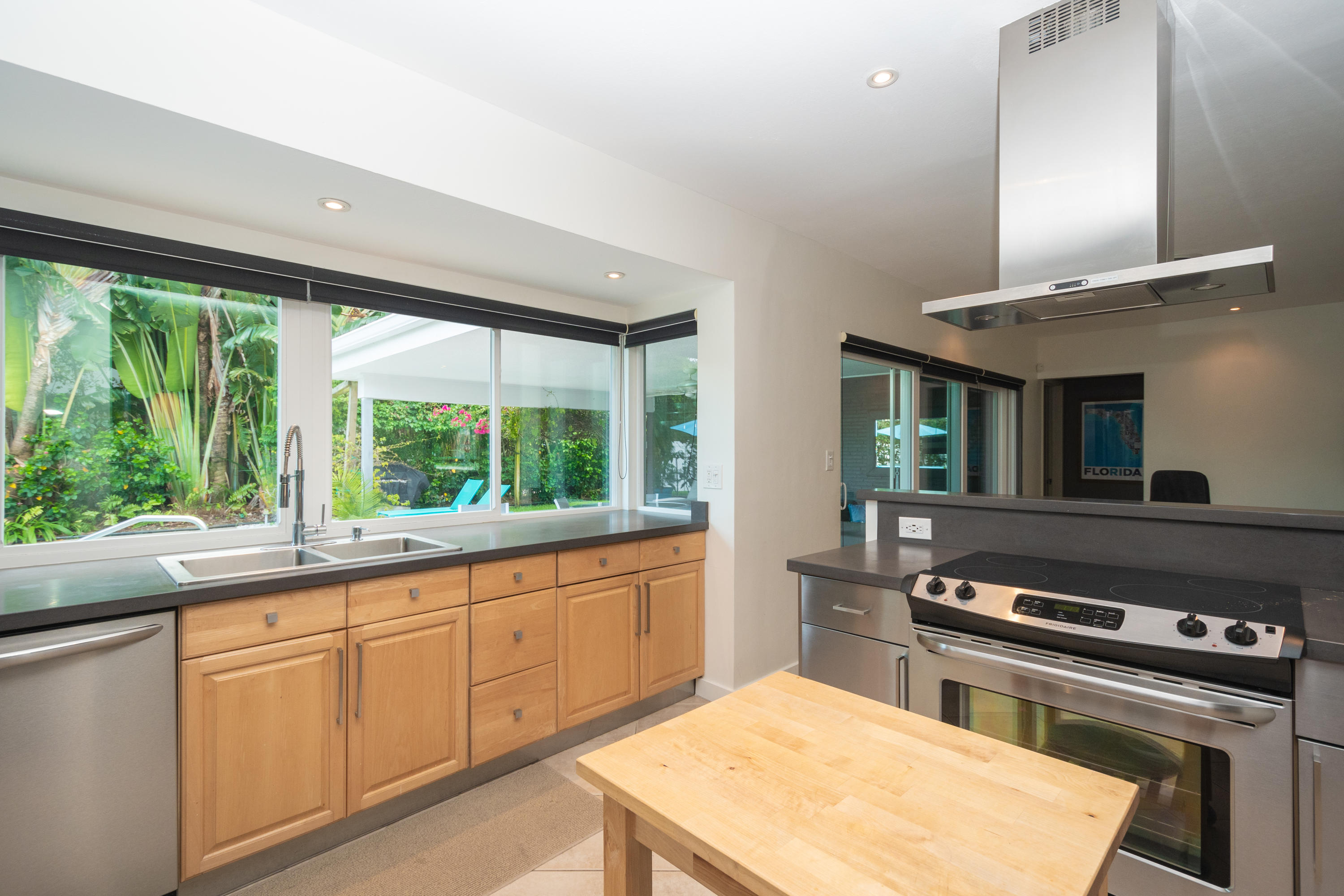 800 Northeast Bay Cove Street Boca Raton, FL 33487 - Photo 14 of 26 Kitchen