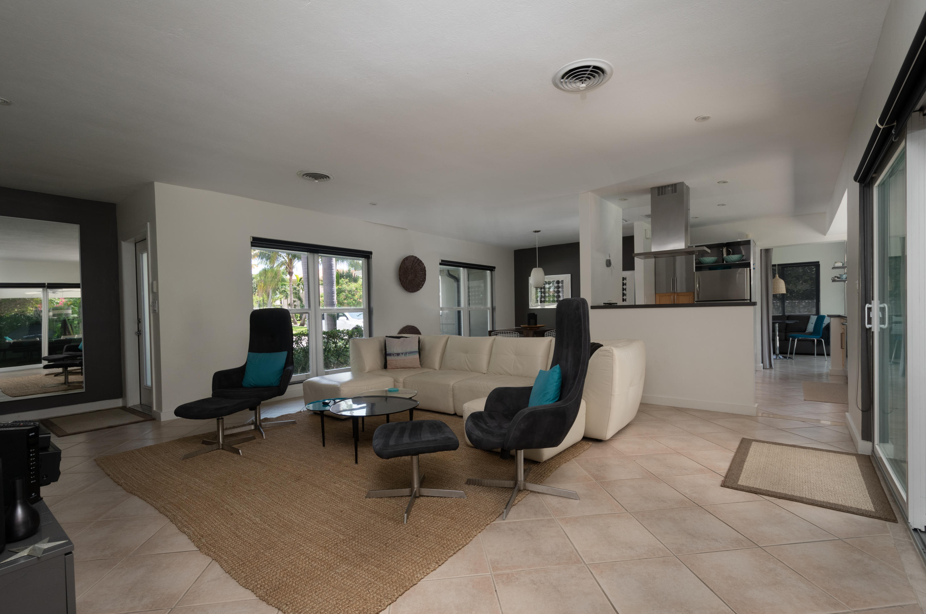 800 Northeast Bay Cove Street Boca Raton, FL 33487 - Photo 8 of 26 Living Room to Kitchen