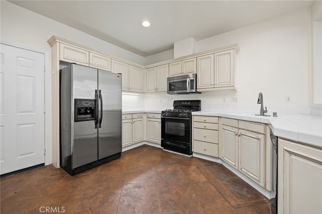 3 Wildflower Place Ladera Ranch, CA 92694 - Photo 4 of 32 a kitchen with a refrigerator stove and sink