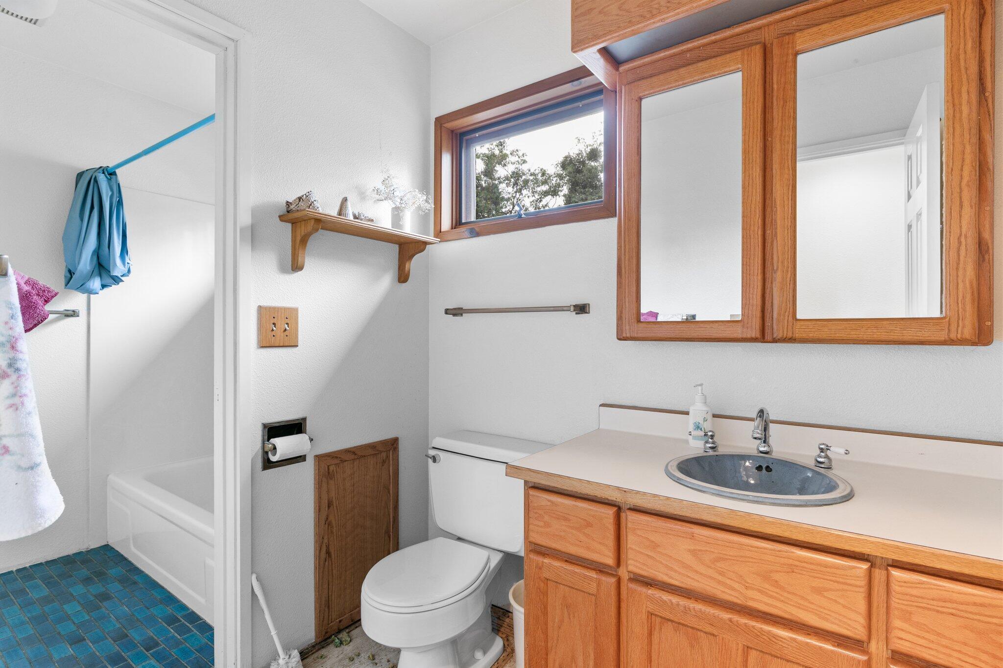 8025 Rapp Lane Talent, OR 97540 - Photo 22 of 40 22-web-or-mls-IMGM1505
