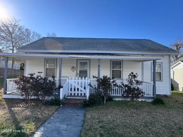 $1,750 | 117 South Elm Street, Swansboro, NC 28584