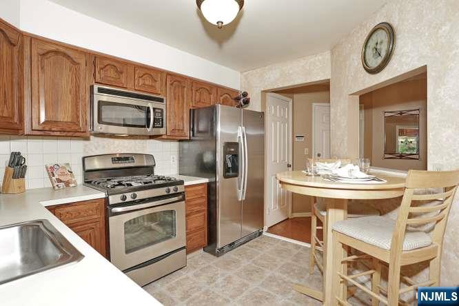 101 Quartz Lane Paterson, NJ 07501 - Photo 9 of 28