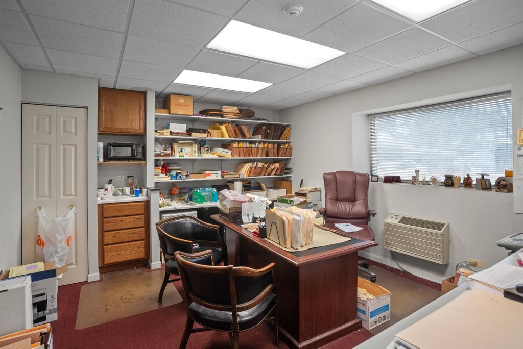 4425 Harlem Avenue Berwyn, IL 60402 - Photo 22 of 31 a work room with furniture