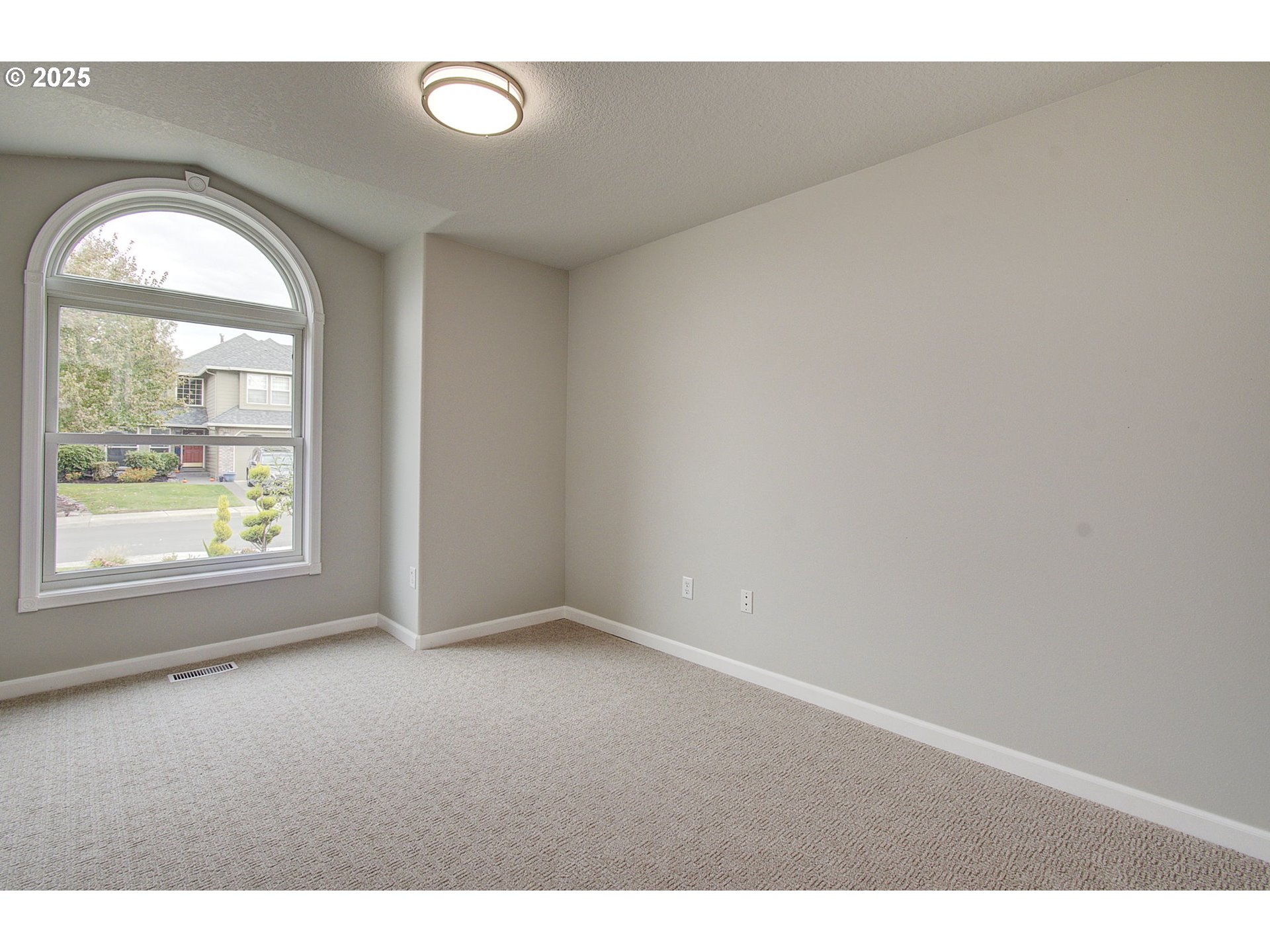 2513 Northwest 147th Street Vancouver, WA 98685 - Photo 24 of 42 an empty room with a window