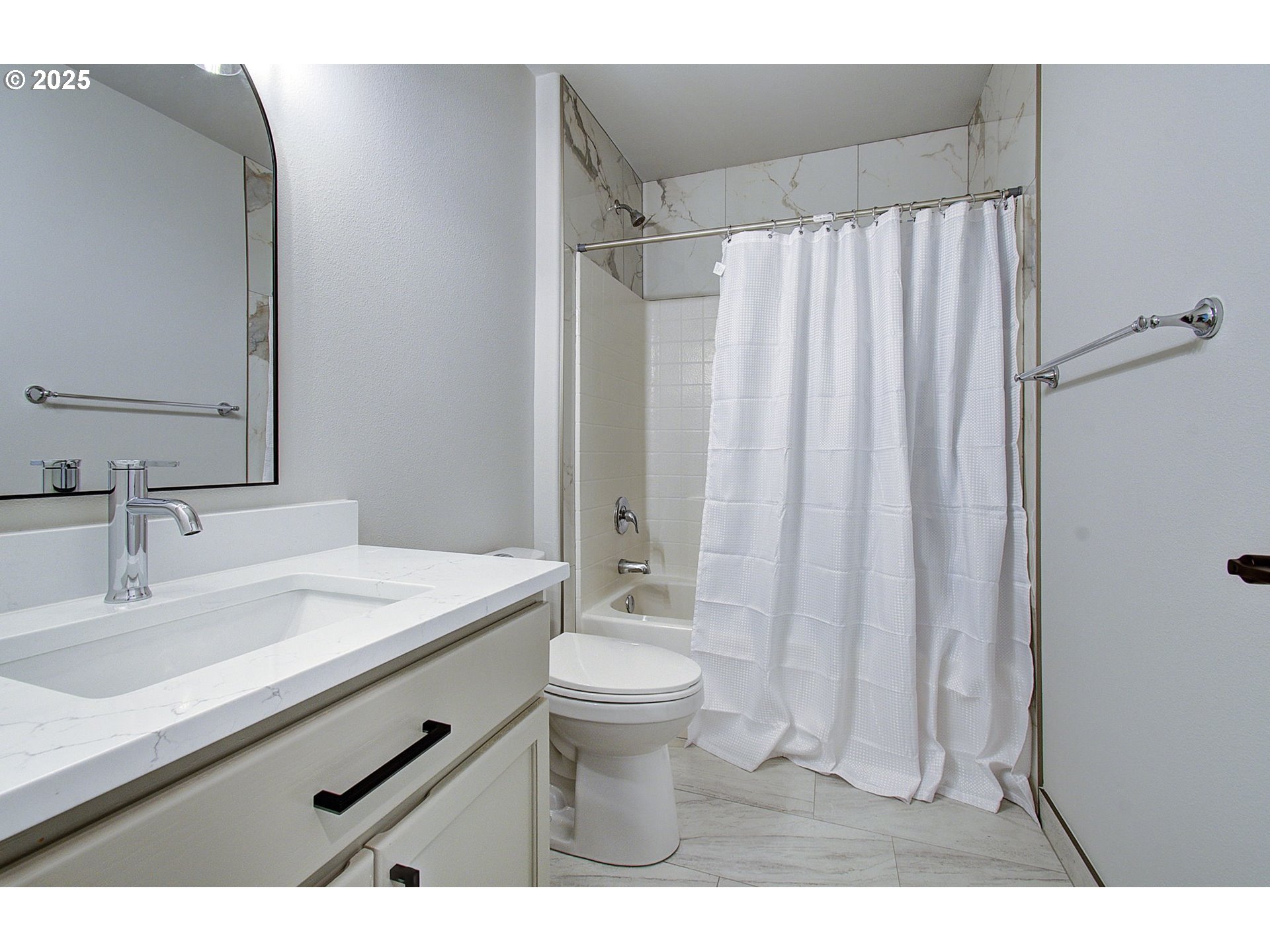 2513 Northwest 147th Street Vancouver, WA 98685 - Photo 26 of 42 a bathroom with a sink a toilet and a mirror