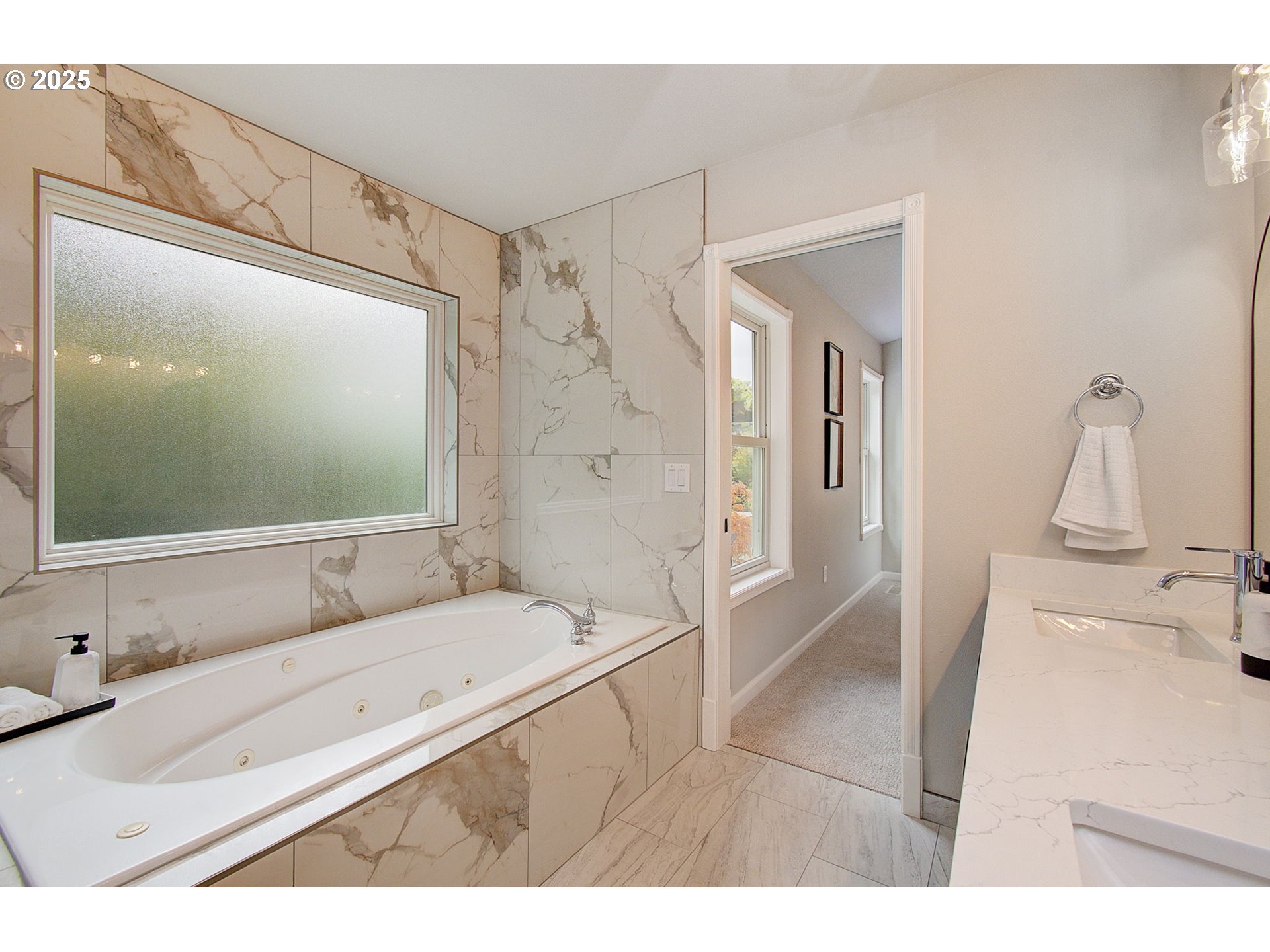 2513 Northwest 147th Street Vancouver, WA 98685 - Photo 31 of 42 a bathroom with a tub sink and mirror