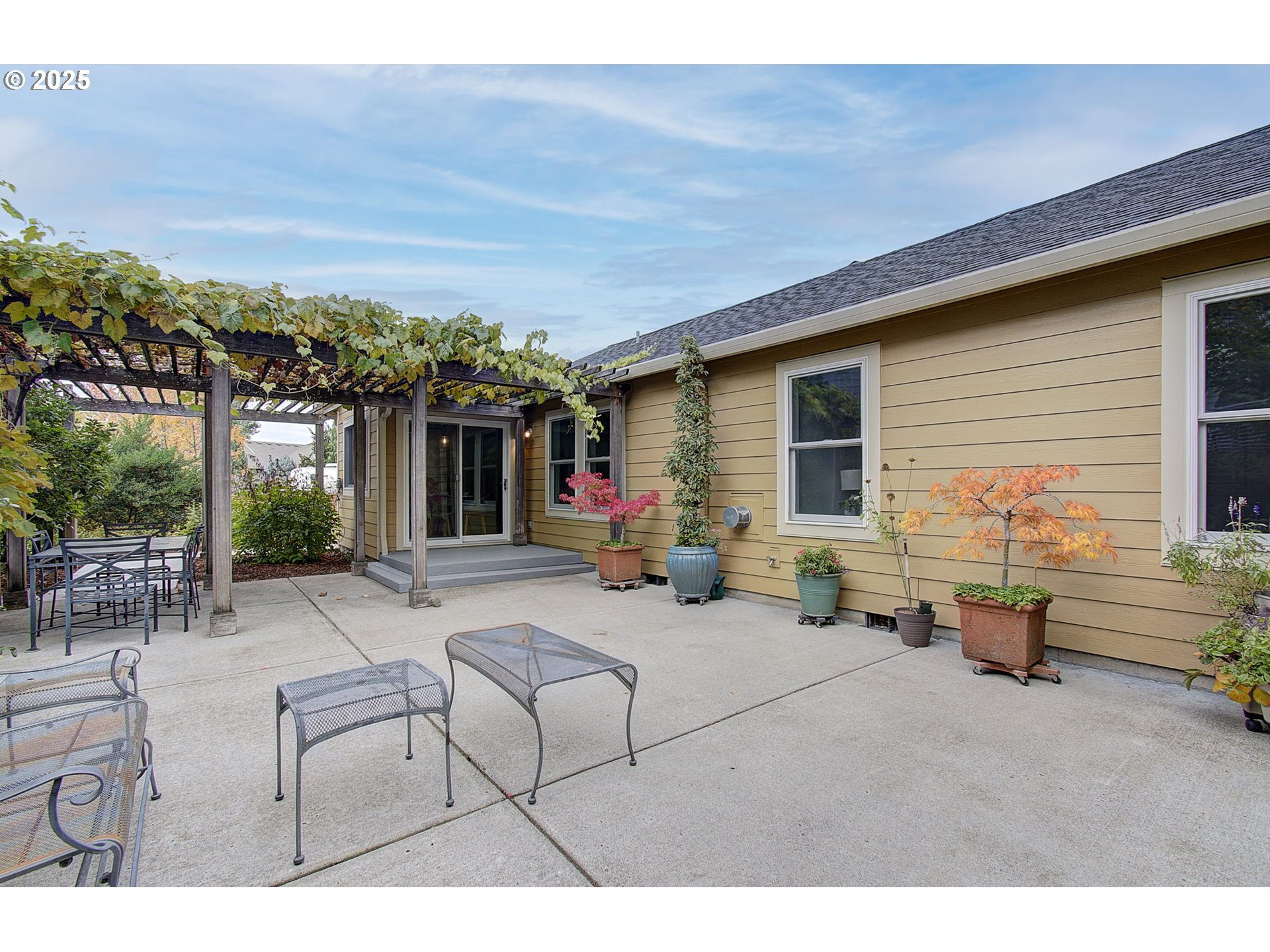 2513 Northwest 147th Street Vancouver, WA 98685 - Photo 39 of 42 a view of a patio with couches table and chairs and potted plants