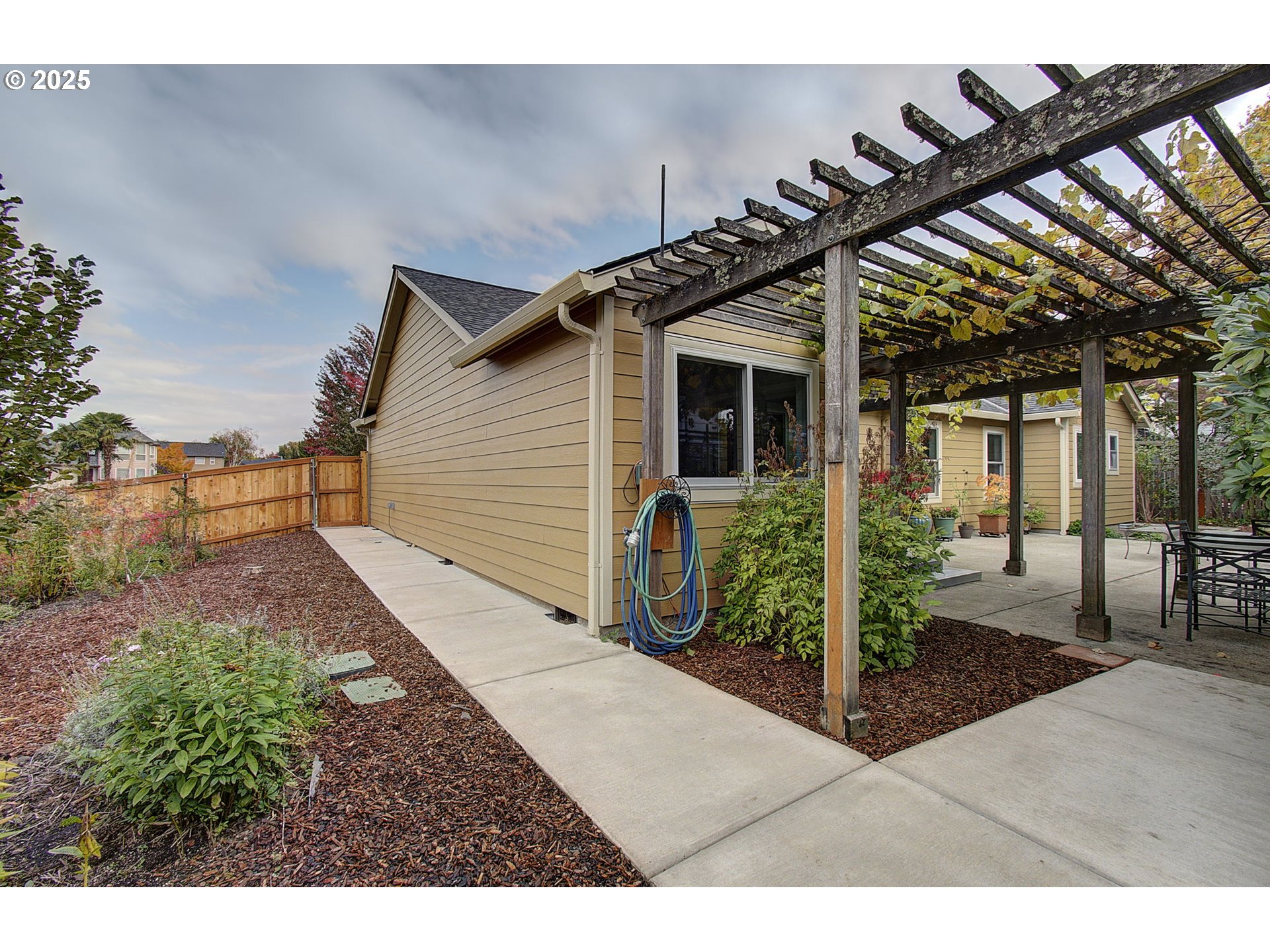 2513 Northwest 147th Street Vancouver, WA 98685 - Photo 41 of 42 a house view with a backyard space
