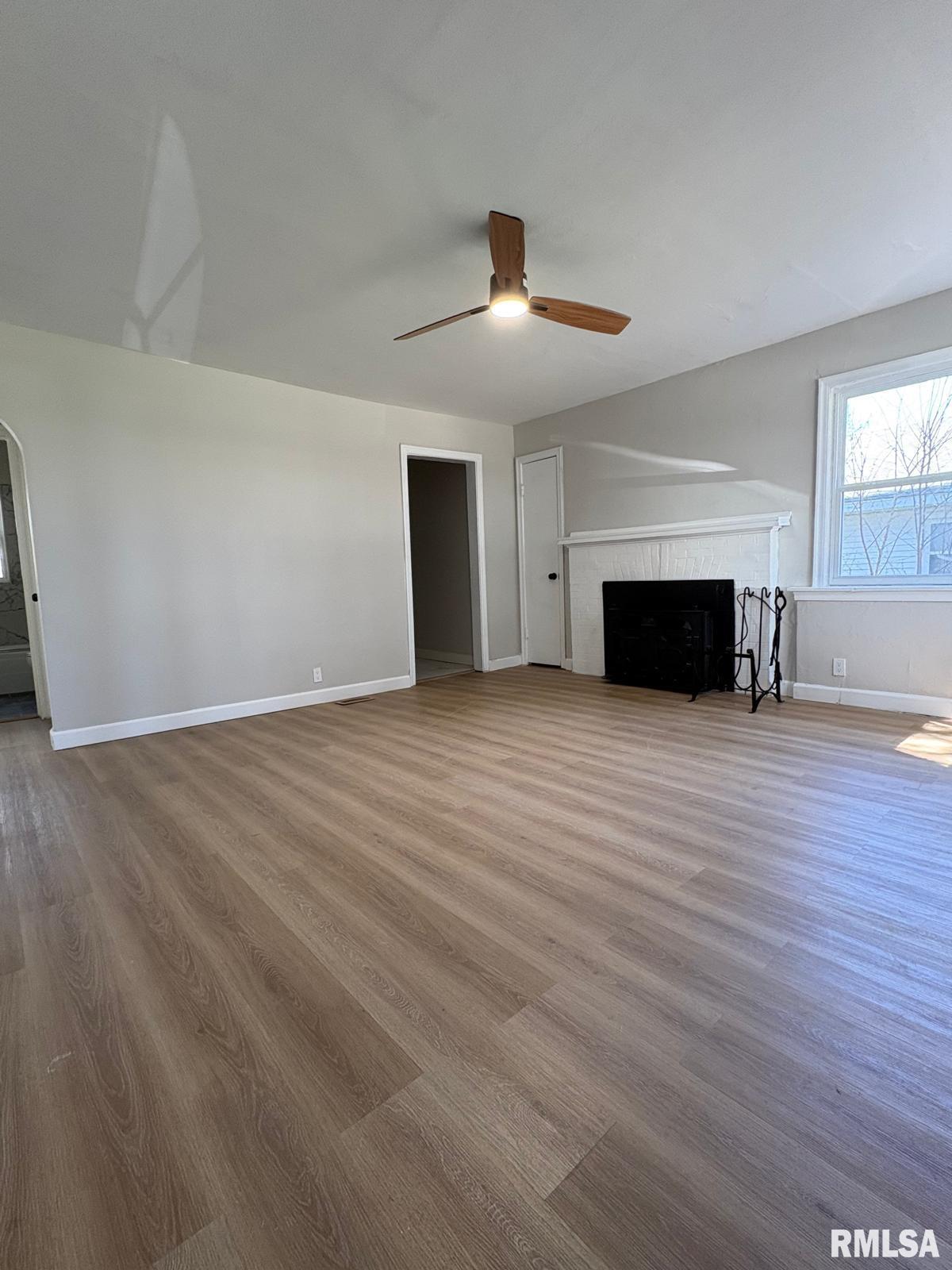 3229 East Enos Avenue Springfield, IL 62702 - Photo 4 of 28