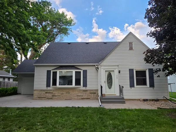 $325,000 | 723 South 4th Street, Le Sueur, MN 56058