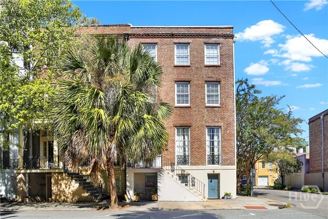$2,200 | 417 Drayton Street, Savannah, GA 31401