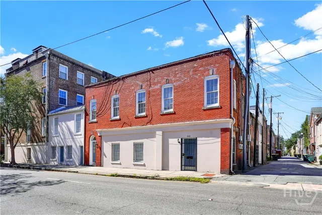 $2,200 | 417 Drayton Street, Savannah, GA 31401