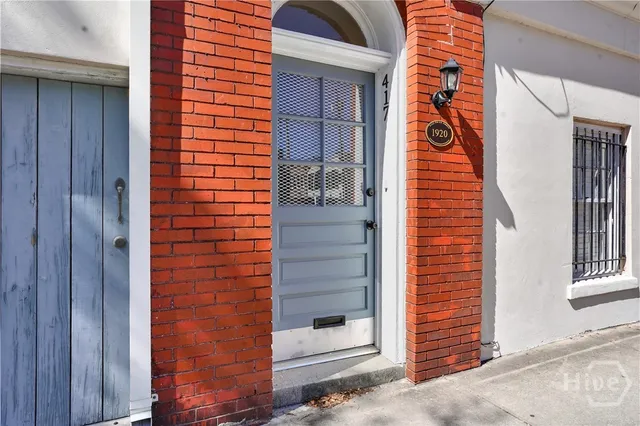 $2,200 | 417 Drayton Street, Savannah, GA 31401