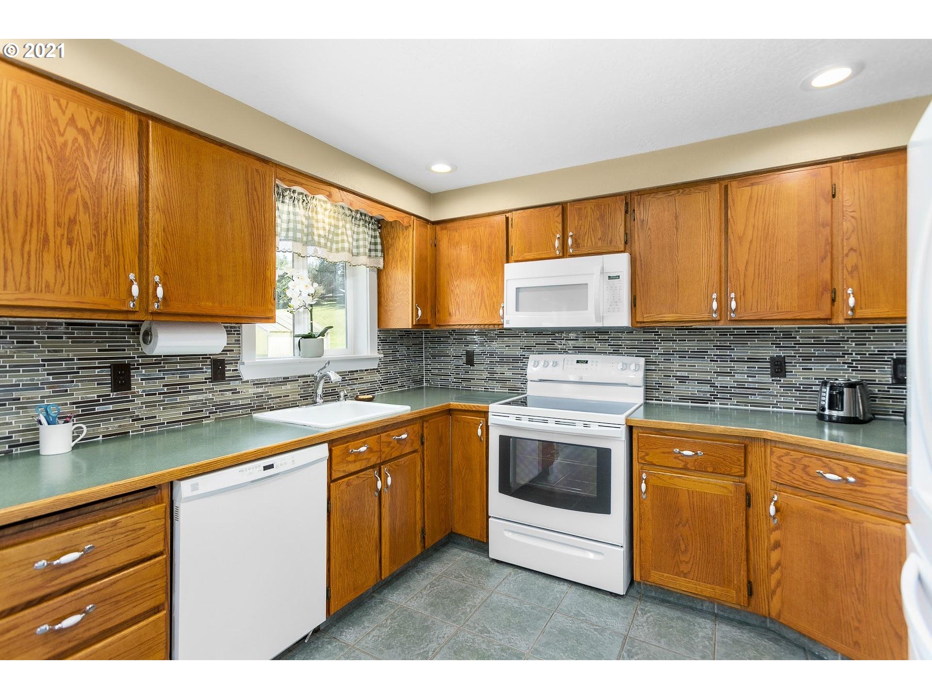 30912 South Wright Road Molalla, OR 97038 - Photo 14 of 32 Gallery Image 14