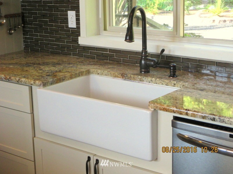 802 East North Bay Road Allyn, WA 98524 - Photo 5 of 25 Gallery Image 5