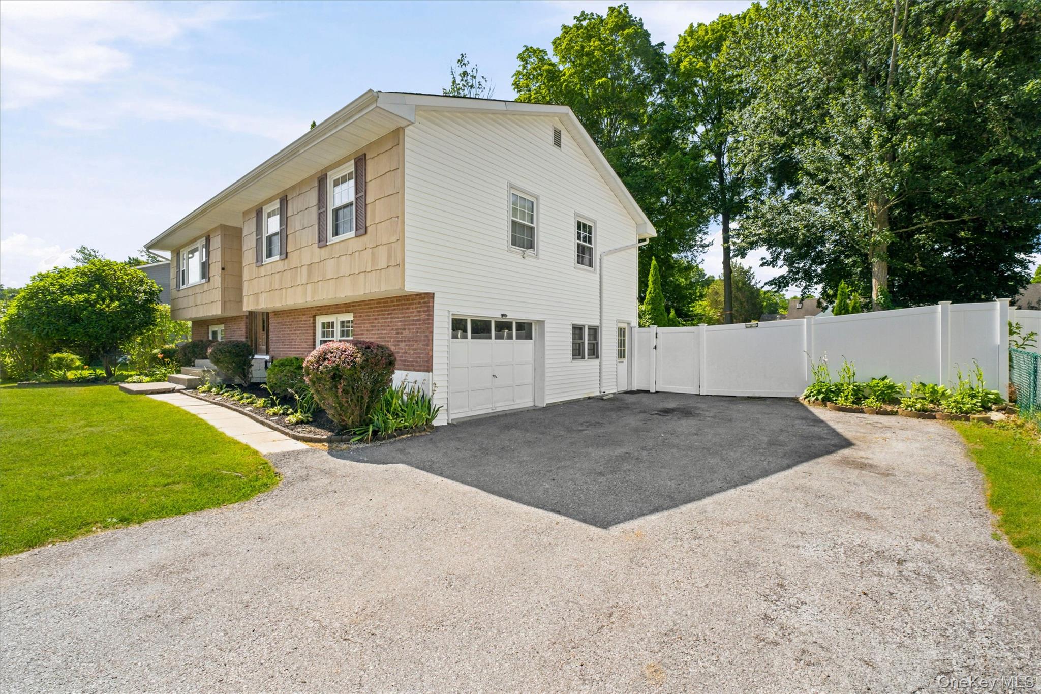 121 Village Common Fishkill, NY 12524 - Photo 3 of 43