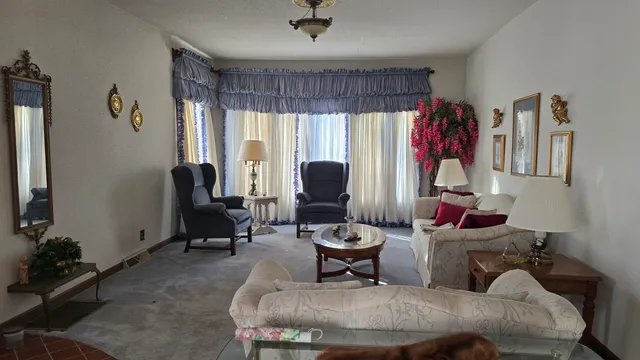 $1 | 603 South Royal Street, Royalton, IL 62983