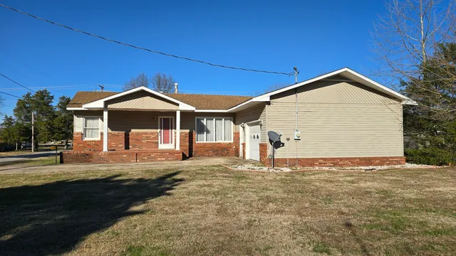 $1 | 603 South Royal Street, Royalton, IL 62983