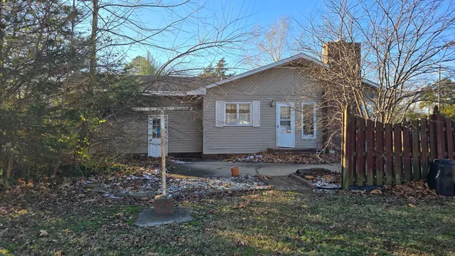 $1 | 603 South Royal Street, Royalton, IL 62983