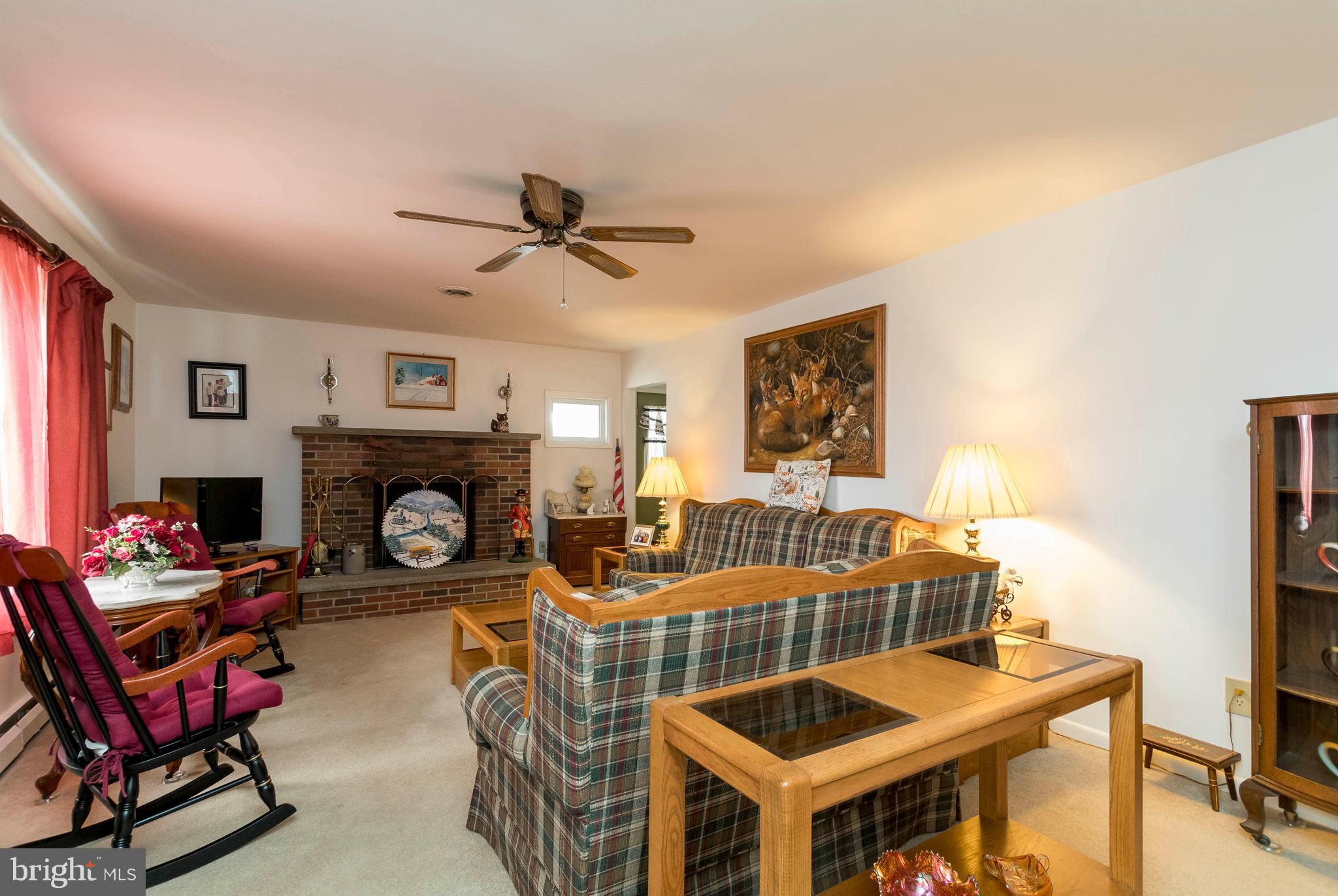 14633 Old Hanover Road Reisterstown, MD 21136 - Photo 22 of 28 Living Room