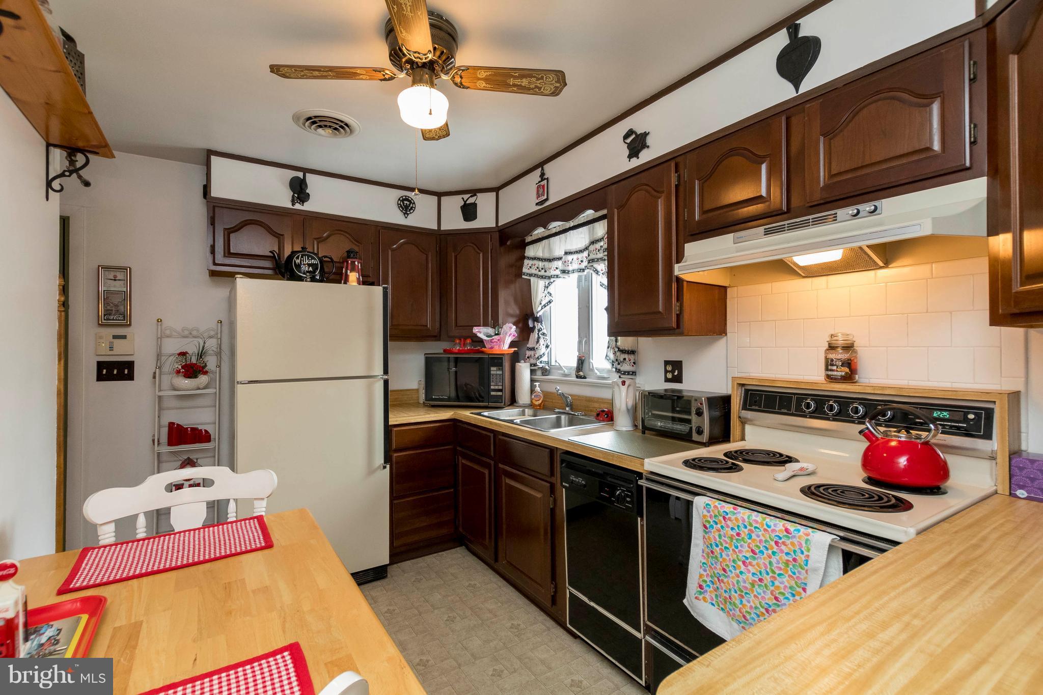 14633 Old Hanover Road Reisterstown, MD 21136 - Photo 5 of 28 Kitchen