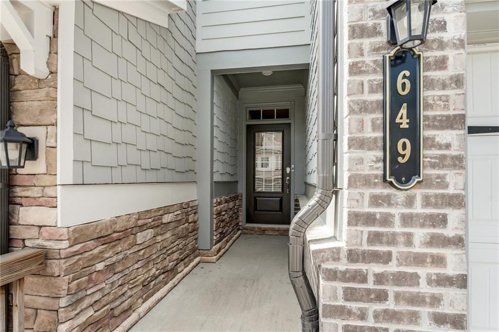 649 Isom Walk Suwanee, GA 30024 - Photo 2 of 31