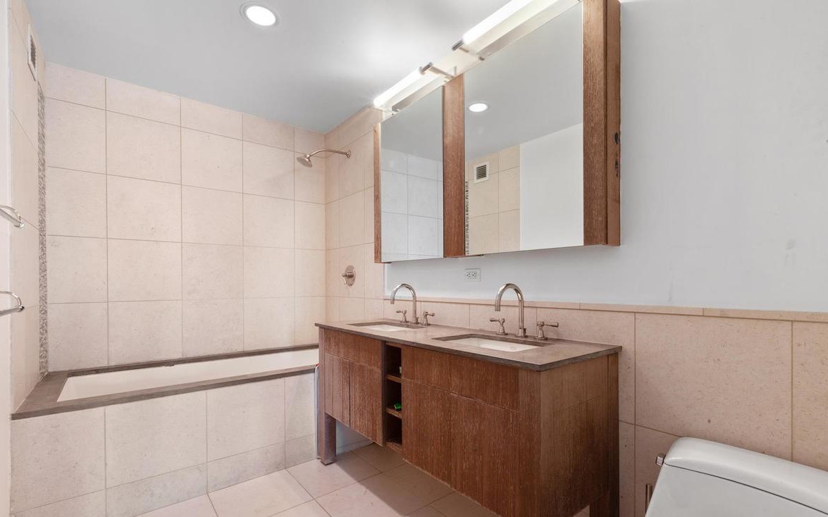 350 West 42nd Street, Unit 33D Manhattan, NY 10036 - Photo 5 of 16