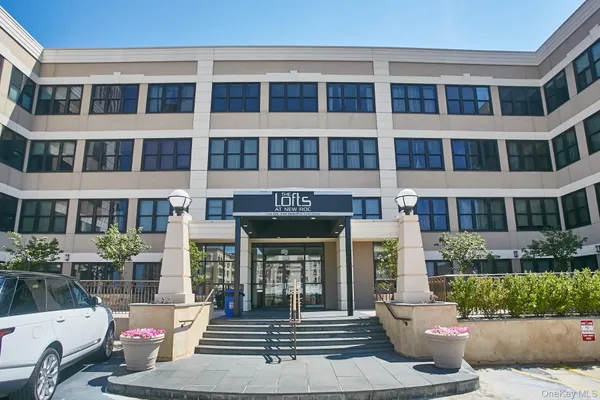 $439,000 | 100 New Roc City Plaza, Unit 104, New Rochelle, NY 10801