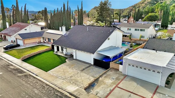 $959,999 | 29015 Gladiolus Drive, Canyon Country, CA 91387