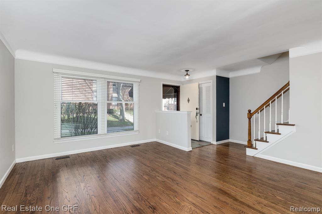 1708 Vernier Road Grosse Pointe Woods, MI 48236 - Photo 7 of 43