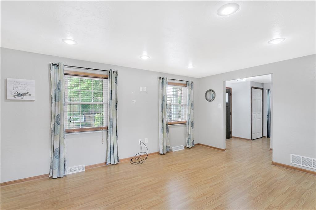 55 Dover Road Irwin, PA 15642 - Photo 6 of 25 Living Room
