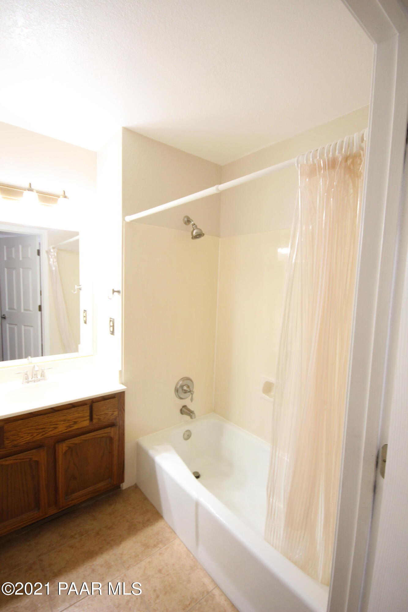 1725 Valley Ranch Circle Prescott, AZ 86303 - Photo 24 of 33 Hall Bathroom