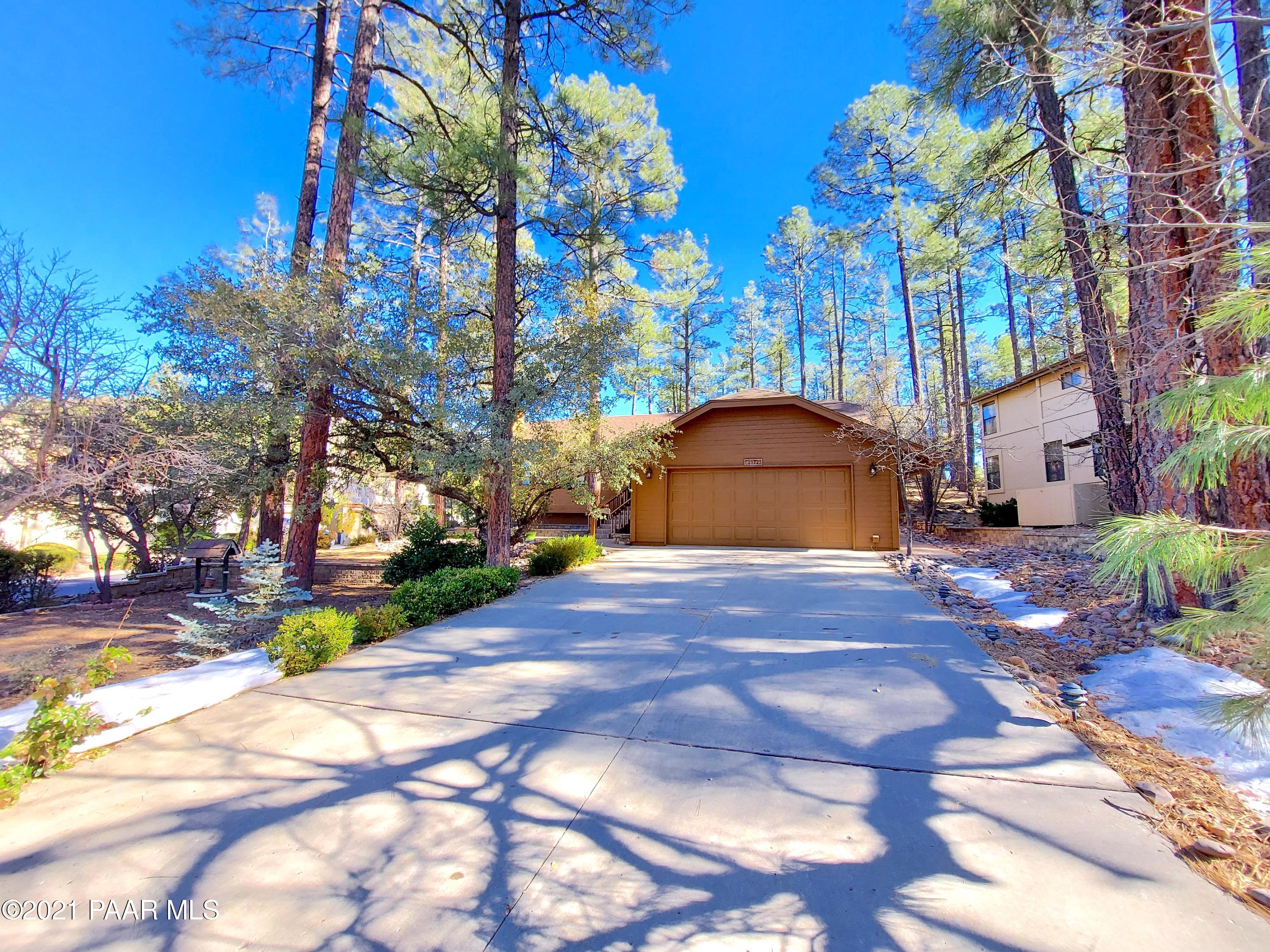 1725 Valley Ranch Circle Prescott, AZ 86303 - Photo 3 of 33 Front Driveway